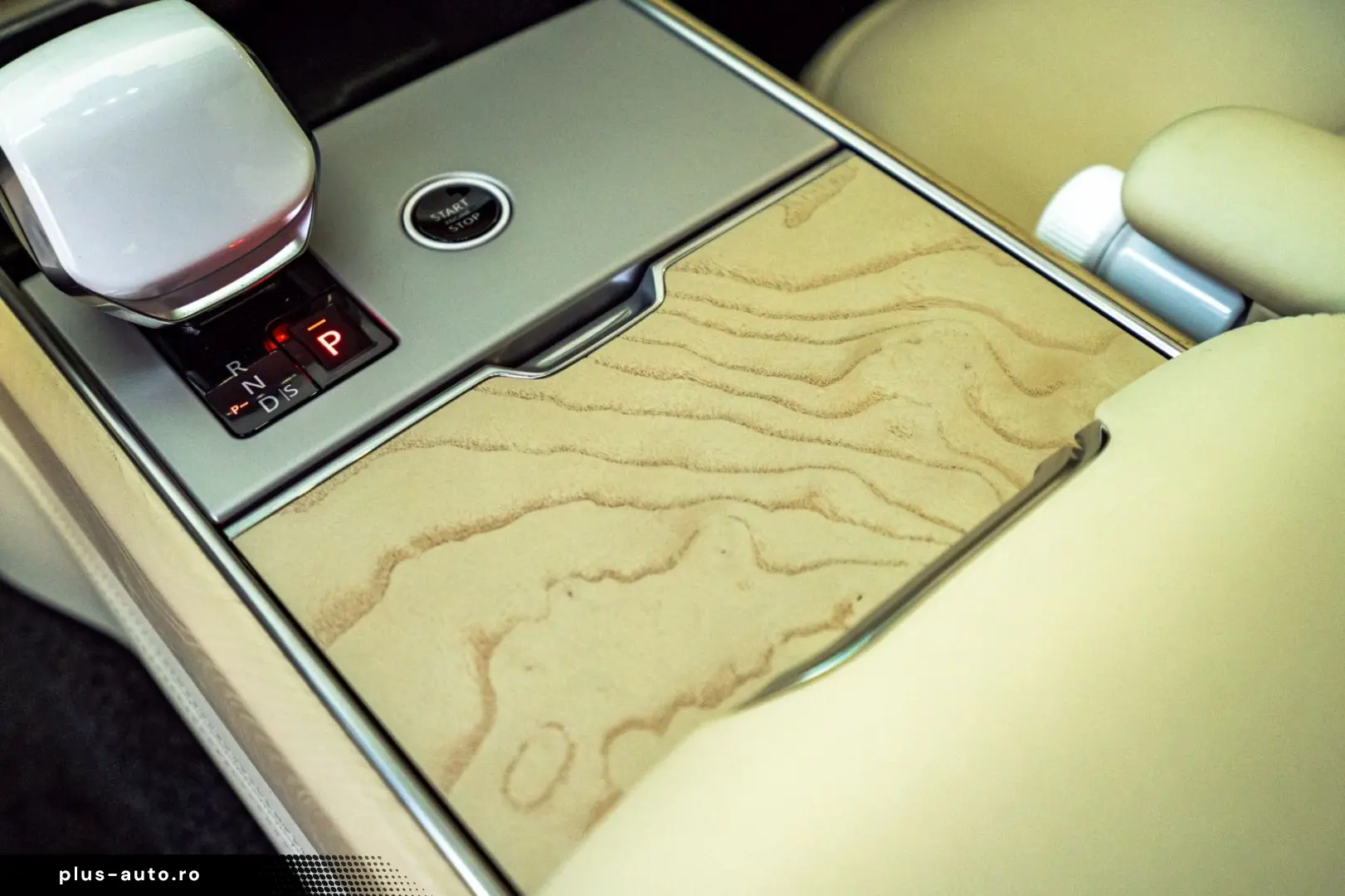 LAND ROVER Range Rover P615 LWB SV Signature Suite TV White