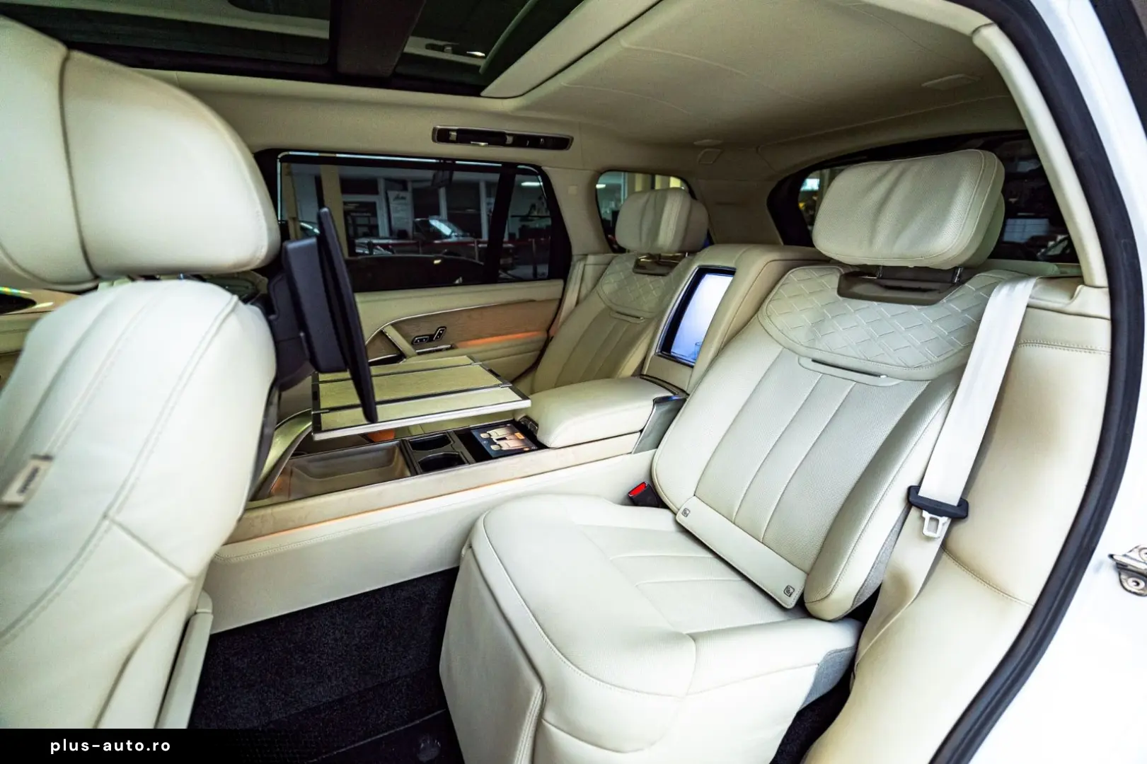 LAND ROVER Range Rover P615 LWB SV Signature Suite TV White