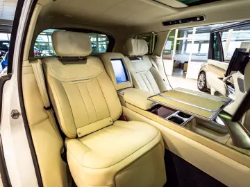 LAND ROVER Range Rover P615 LWB SV Signature Suite TV White