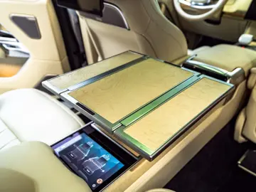 LAND ROVER Range Rover P615 LWB SV Signature Suite TV White