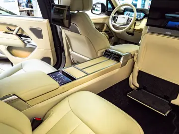 LAND ROVER Range Rover P615 LWB SV Signature Suite TV White