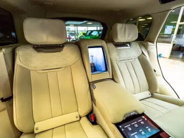 LAND ROVER Range Rover P615 LWB SV Signature Suite TV White