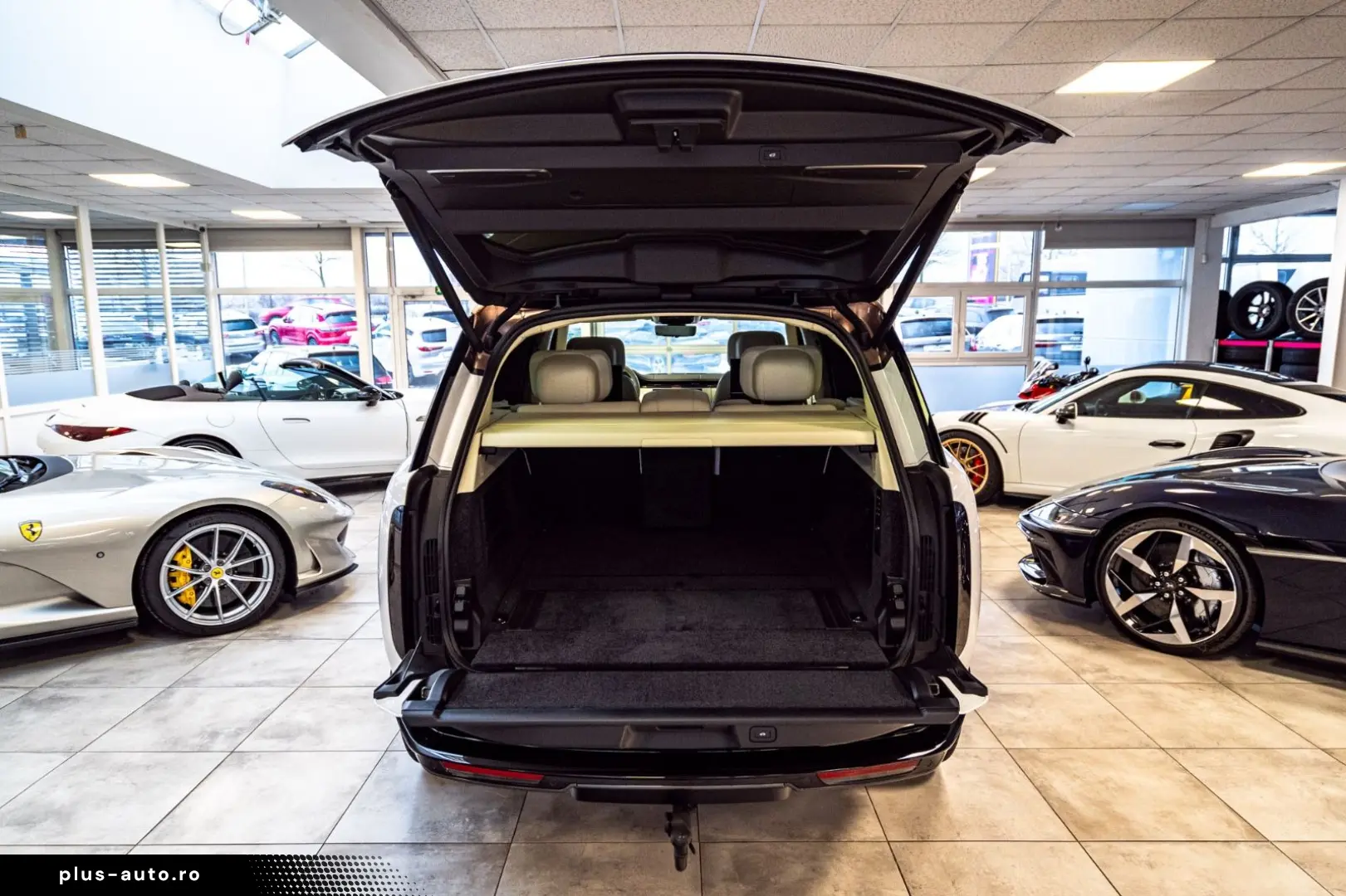 LAND ROVER Range Rover P615 LWB SV Signature Suite TV White