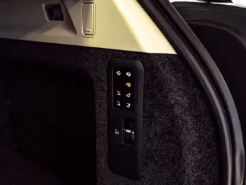 LAND ROVER Range Rover P615 LWB SV Signature Suite TV White