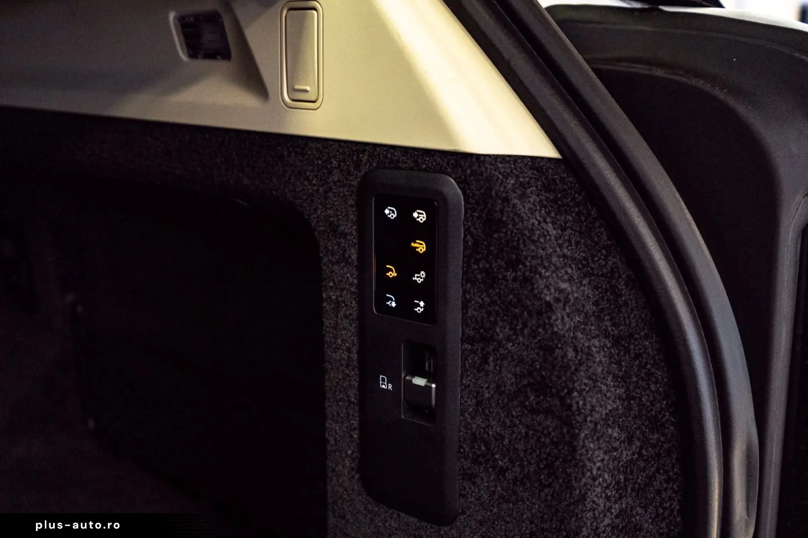 LAND ROVER Range Rover P615 LWB SV Signature Suite TV White