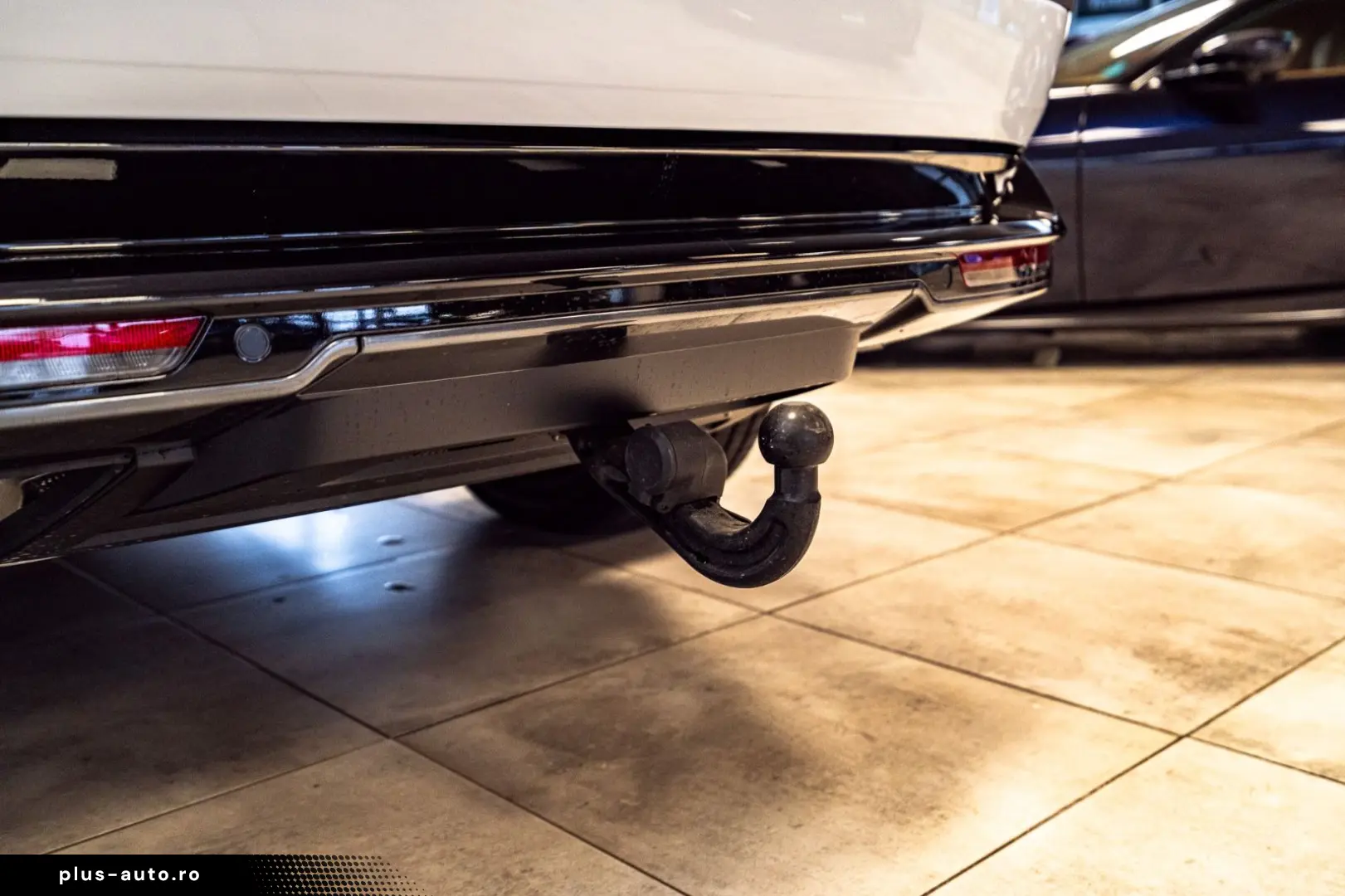 LAND ROVER Range Rover P615 LWB SV Signature Suite TV White