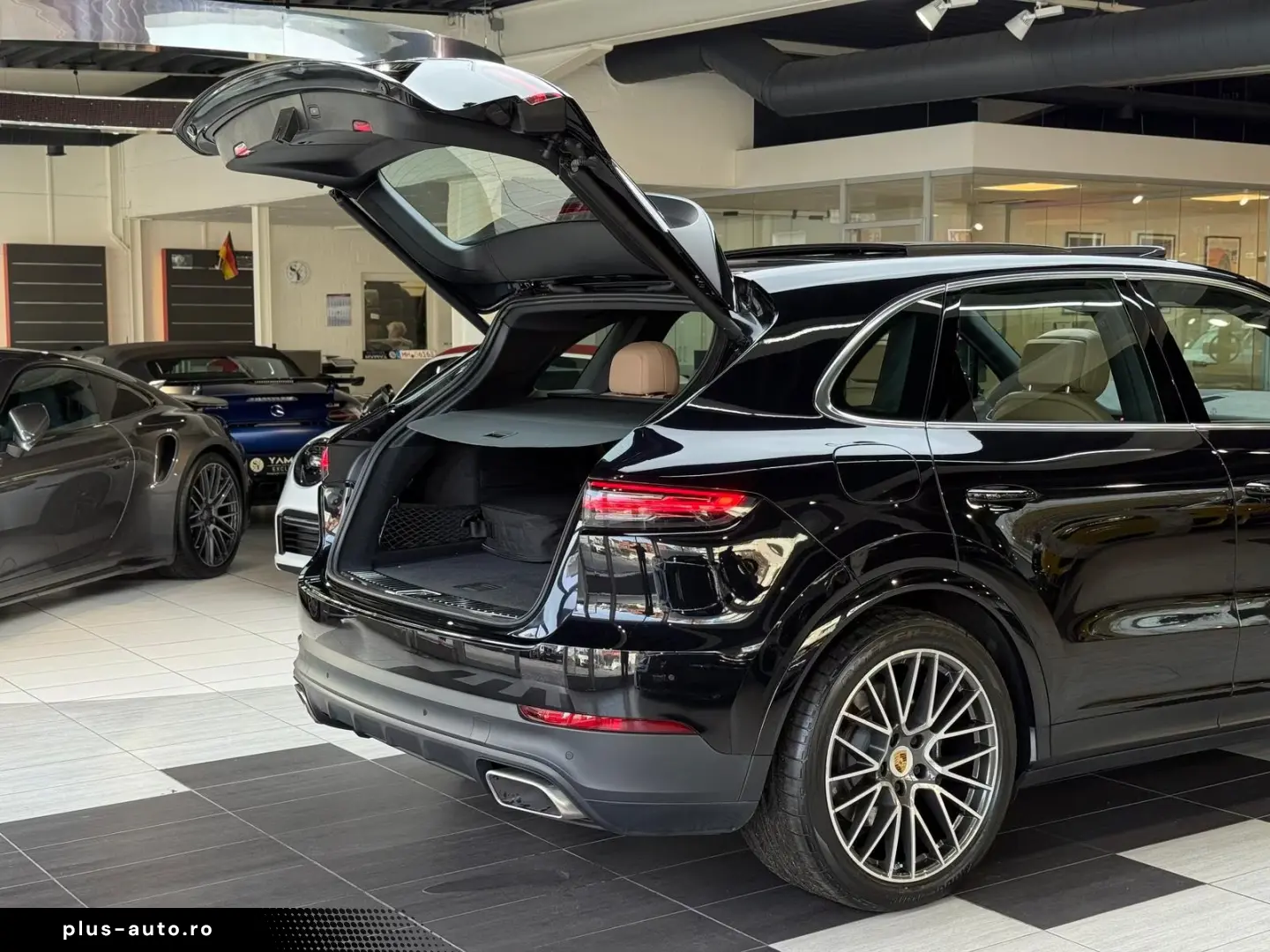 Porsche Cayenne E-Hybrid Panorama Head-Up