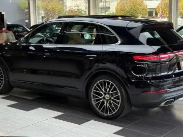 Porsche Cayenne E-Hybrid Panorama Head-Up