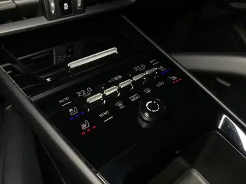 Porsche Cayenne E-Hybrid Coupe   InnoDrive   AHK