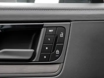 Porsche Cayenne E-Hybrid Coupe Black Edition