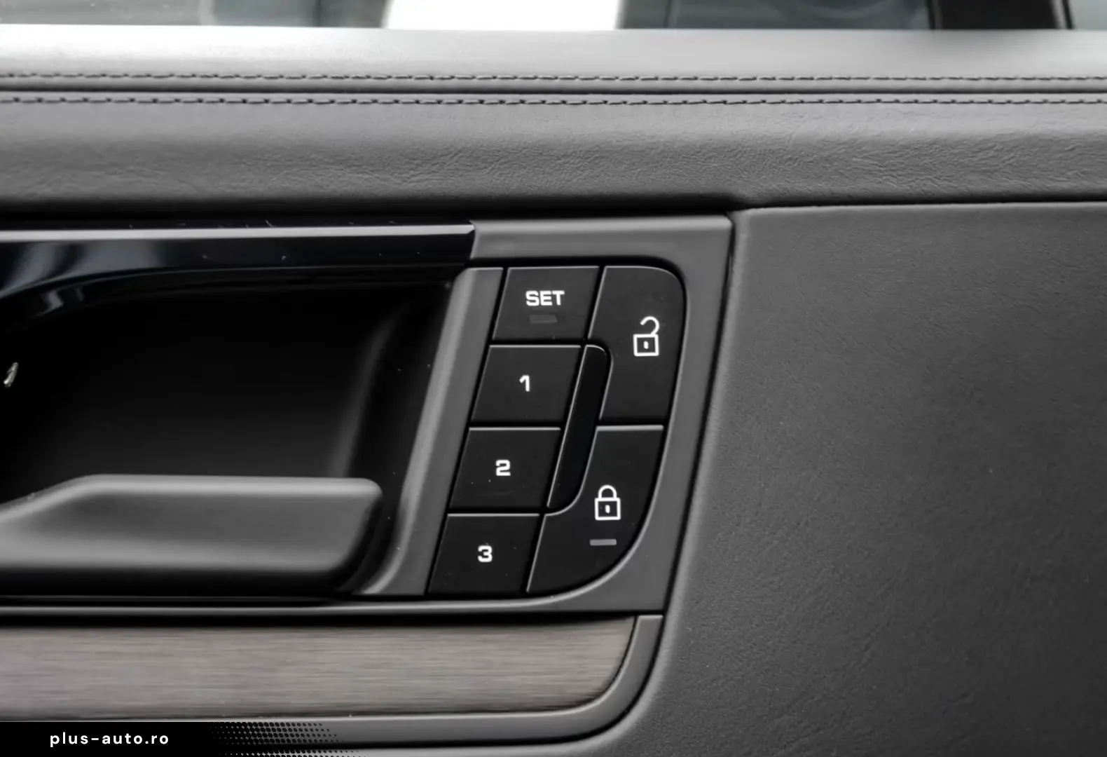 Porsche Cayenne E-Hybrid Coupe Black Edition