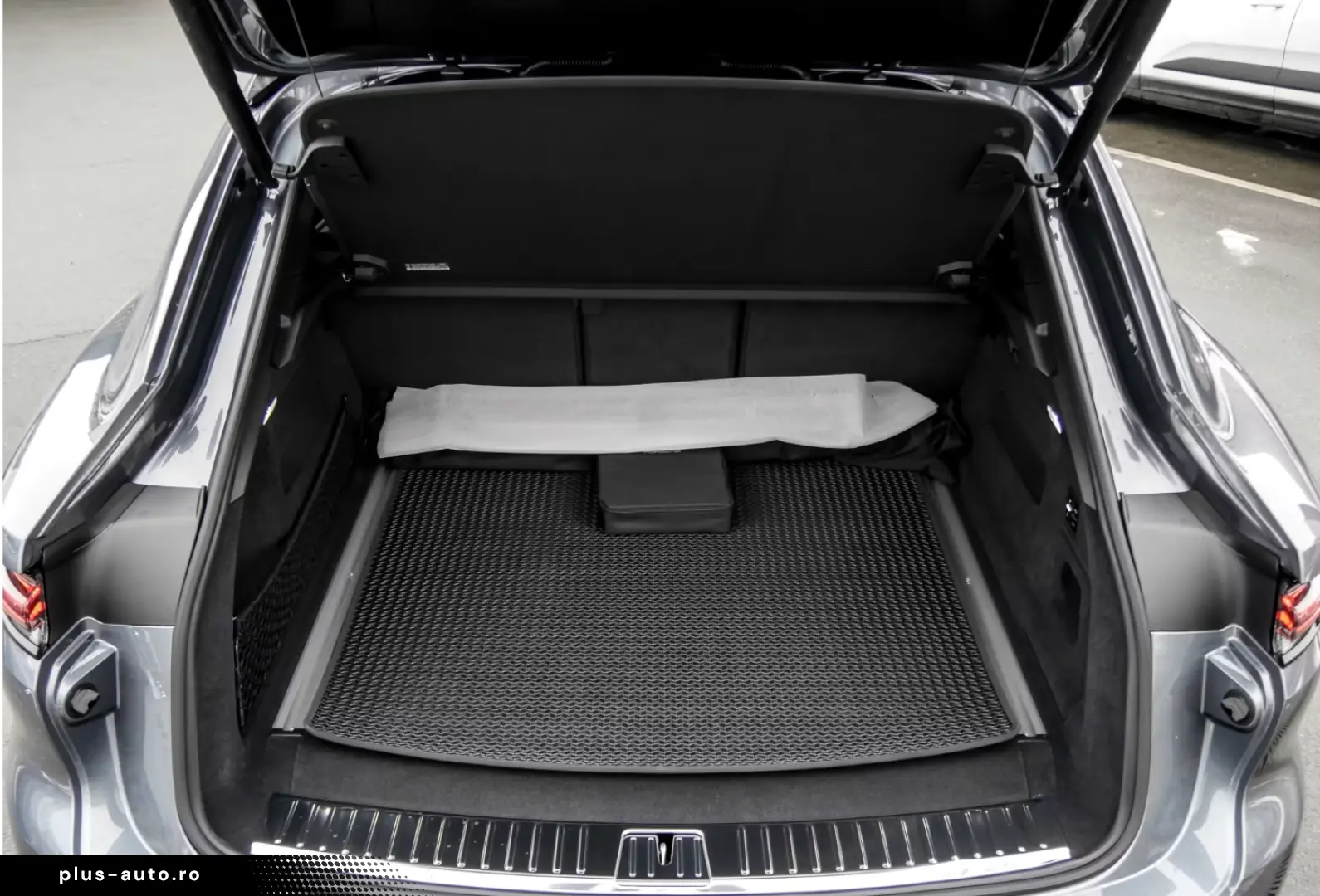 Porsche Cayenne E-Hybrid Coupe Black Edition