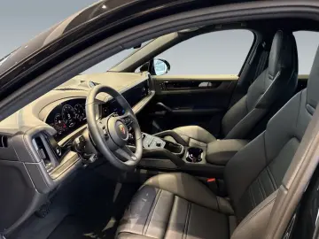 Porsche Cayenne E-Hybrid Coupe Black Edition
