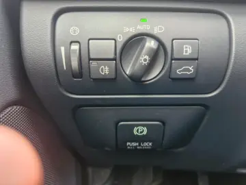 Volvo XC60 – 2.0 Diesel – Manual – 163 hp – 273.919km