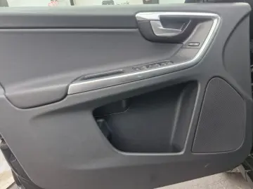 Volvo XC60 – 2.0 Diesel – Manual – 163 hp – 273.919km