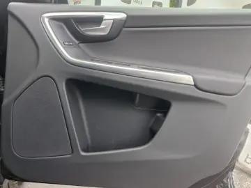 Volvo XC60 – 2.0 Diesel – Manual – 163 hp – 273.919km