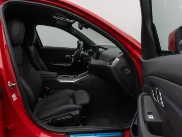 BMW 330e M Sport HUD DAB PDC Geschwindigkeitsreg