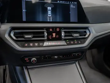 BMW 330e Advantage LED NAVI SITZHEIZUNG PDC KLIMA