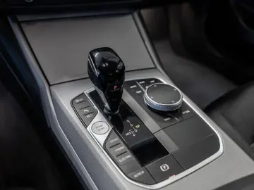 BMW 330e Advantage LED NAVI SITZHEIZUNG PDC KLIMA