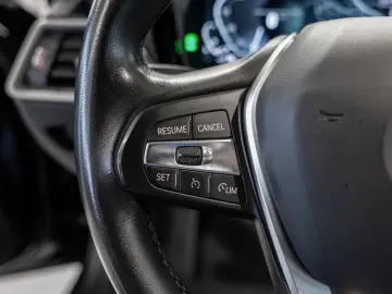 BMW 330e Advantage LED NAVI SITZHEIZUNG PDC KLIMA