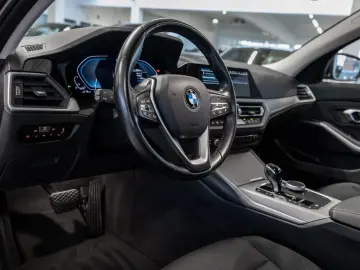 BMW 330e Advantage LED NAVI SITZHEIZUNG PDC KLIMA