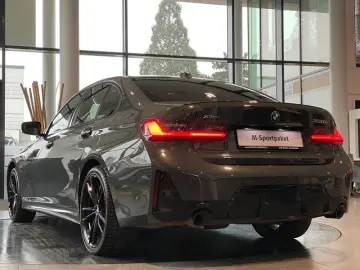 BMW 330e xDr M-Sport Pro Curved M-Sitze eGSD AHK 19