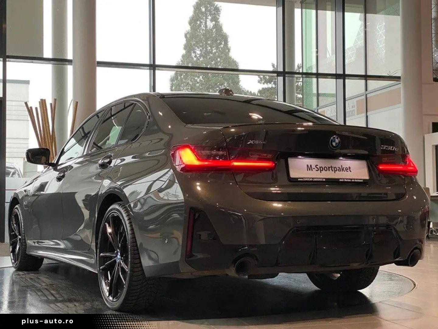 BMW 330e xDr M-Sport Pro Curved M-Sitze eGSD AHK 19