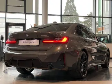 BMW 330e xDr M-Sport Pro Curved M-Sitze eGSD AHK 19