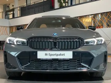 BMW 330e xDr M-Sport Pro Curved M-Sitze eGSD AHK 19