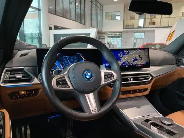 BMW 330e xDr M-Sport Pro Curved M-Sitze eGSD AHK 19