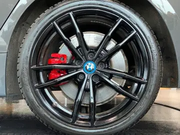 BMW 330e xDr M-Sport Pro Curved M-Sitze eGSD AHK 19