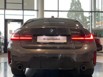 BMW 330e xDr M-Sport Pro Curved M-Sitze eGSD AHK 19