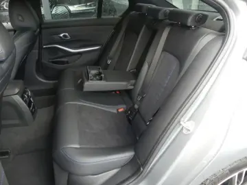 BMW 320 i M Sportpak. AHK ACC Ad.LED elSitze M 18 M