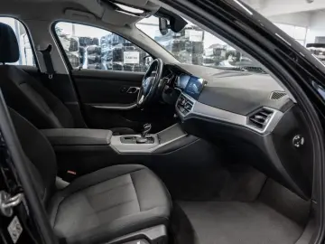 BMW 330e Advantage LED NAVI SITZHEIZUNG PDC KLIMA