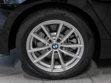 BMW 330e Advantage LED NAVI SITZHEIZUNG PDC KLIMA