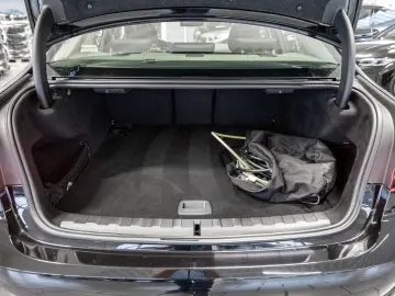 BMW 330e Advantage LED NAVI SITZHEIZUNG PDC KLIMA