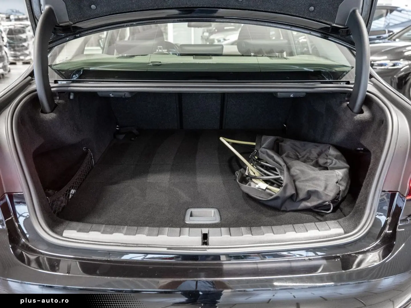 BMW 330e Advantage LED NAVI SITZHEIZUNG PDC KLIMA