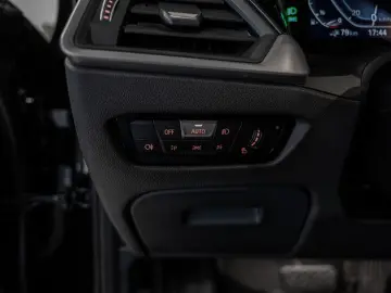 BMW 330e Advantage LED NAVI SITZHEIZUNG PDC KLIMA