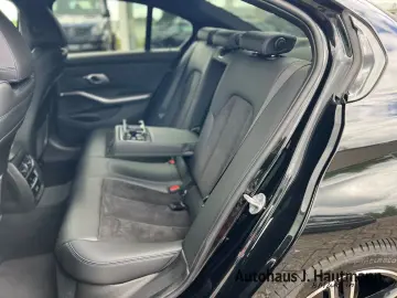 BMW 320 d xDrive M SPORT  NP 70.410€ STH LKH ACC