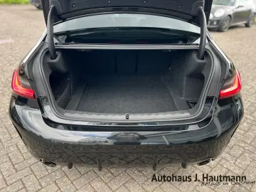 BMW 320 d xDrive M SPORT  NP 70.410€ STH LKH ACC