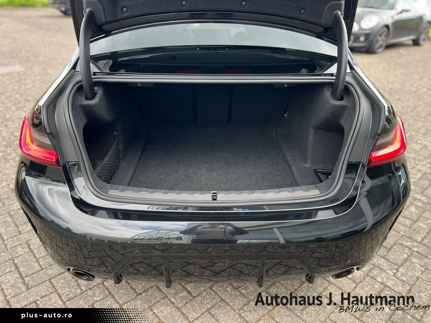 BMW 320 d xDrive M SPORT  NP 70.410€ STH LKH ACC