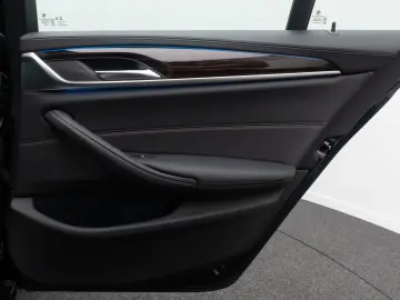 BMW 530e Luxury Line ACC Laser 360  HUD DAB Sport