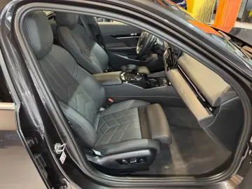 BMW 520i M Sport~PANO~LED~KAMERA 360 ~HEAD-UP