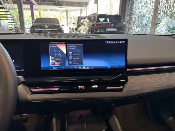 BMW 520i M Sport~PANO~LED~KAMERA 360 ~HEAD-UP