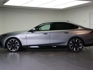 BMW 550 5 Serie 550e xDrive M Sport automatik   Pano