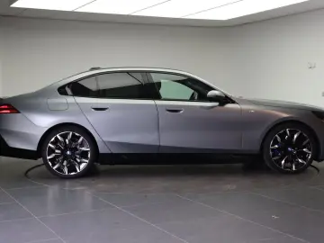 BMW 550 5 Serie 550e xDrive M Sport automatik   Pano