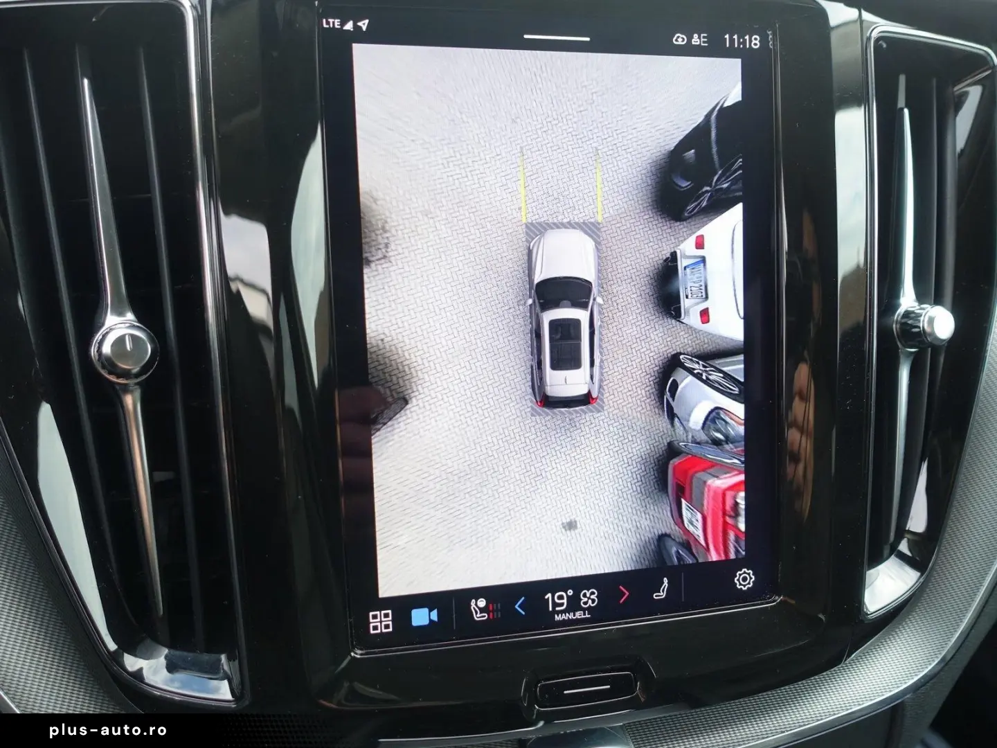 Volvo XC60 Plus Dark AWD Mild-Hybrid B5