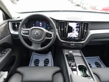 Volvo XC60 Plus Dark AWD Mild-Hybrid B5