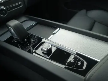 Volvo XC60 Plus Dark AWD Mild-Hybrid B5