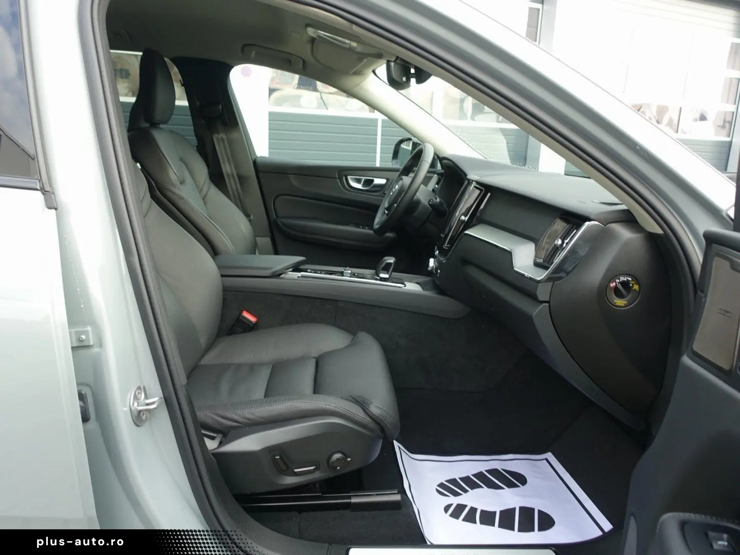 Volvo XC60 Plus Dark AWD Mild-Hybrid B5